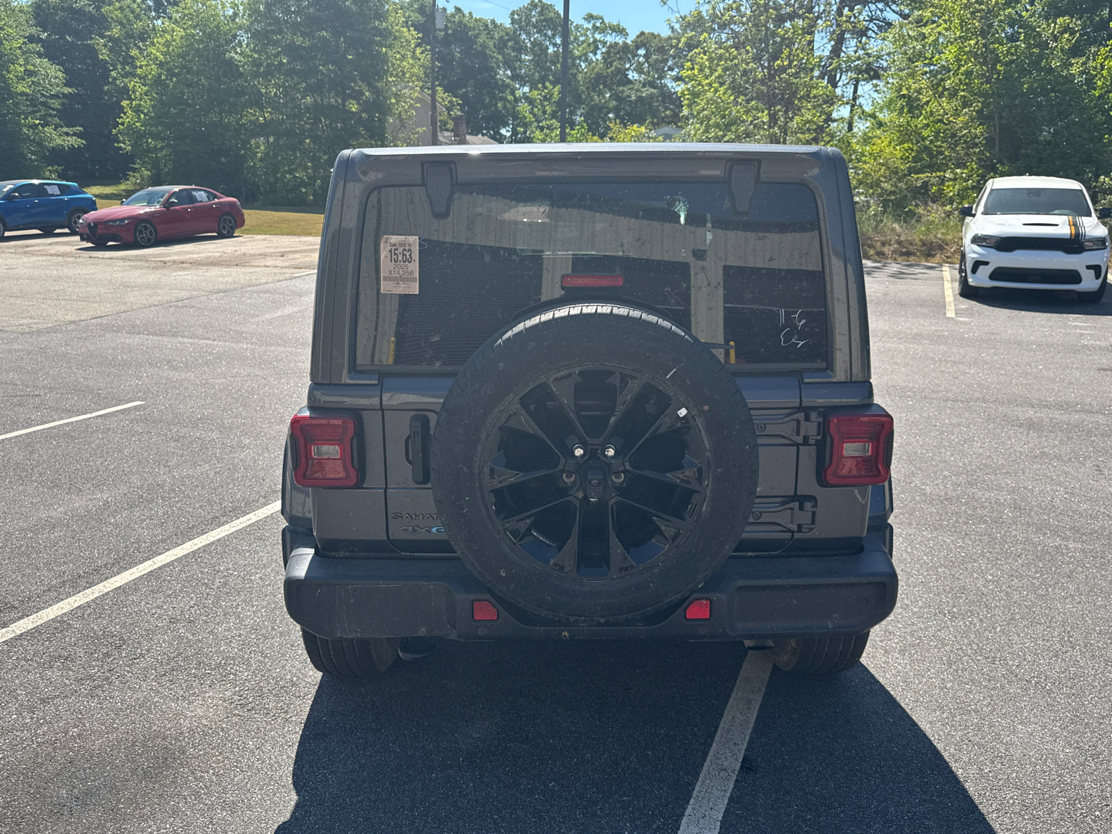 Used 2025 Jeep Wrangler Unlimited Sahara w/ Safety Group AWD/4WD image 7