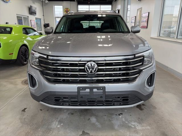 Used 2025 Volkswagen Atlas SE image 2