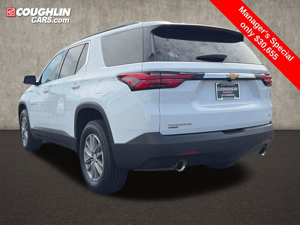Used 2024 Chevrolet Traverse LT FWD image 3