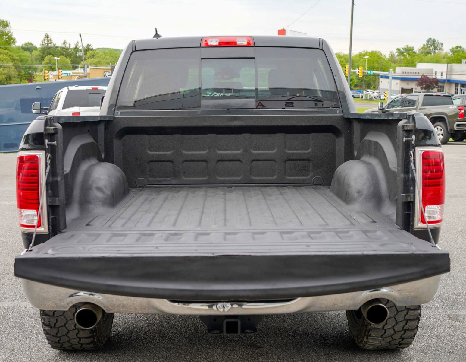 Used 2018 RAM 1500 Laramie w/ Convenience Group AWD/4WD image 11