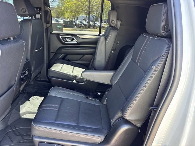 Used 2023 Chevrolet Suburban RST w/ Luxury Package image 18