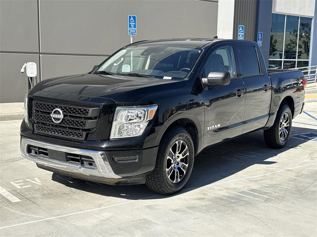 Used 2023 Nissan Titan SV image 7