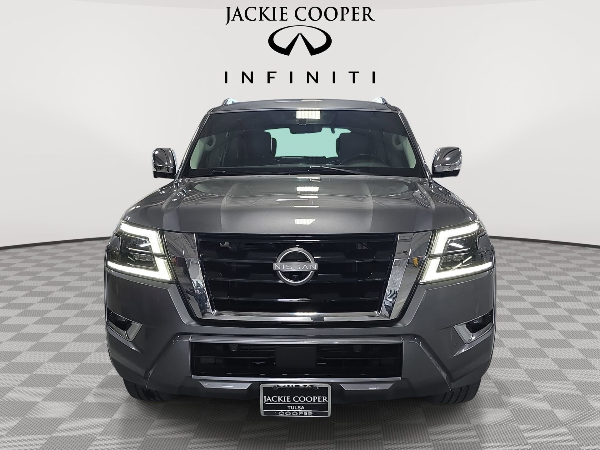 Used 2023 Nissan Armada Platinum w/ Captain's Chairs Package AWD/4WD image 2
