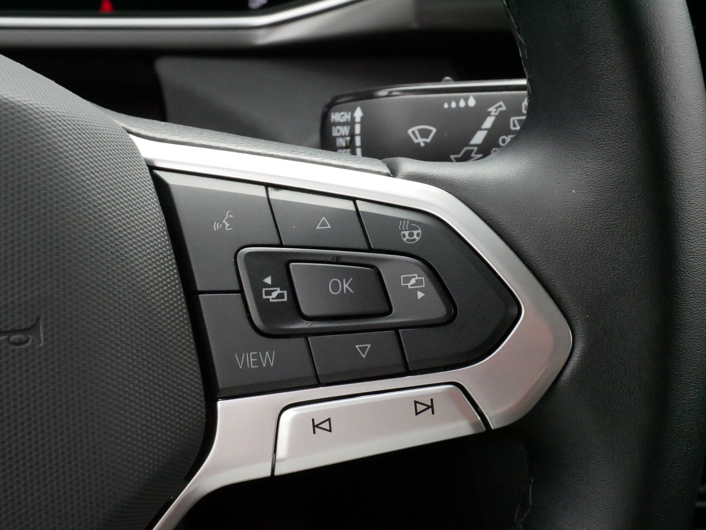 Certified 2025 Volkswagen Taos SE AWD/4WD image 25