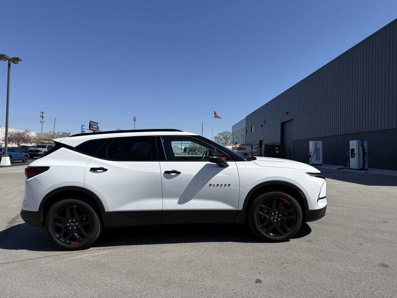 Used 2023 Chevrolet Blazer LT image 2