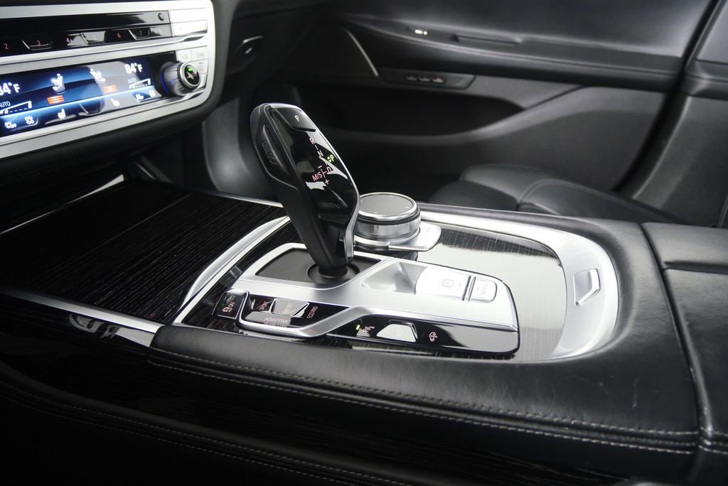 Used 2022 BMW 740i xDrive w/ M Sport Package image 27