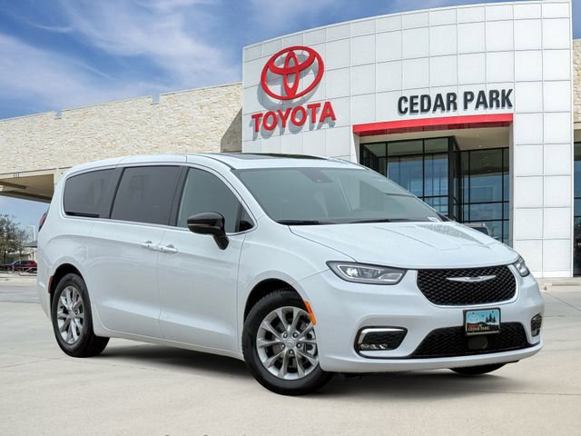 Used 2026 Chrysler Pacifica Limited