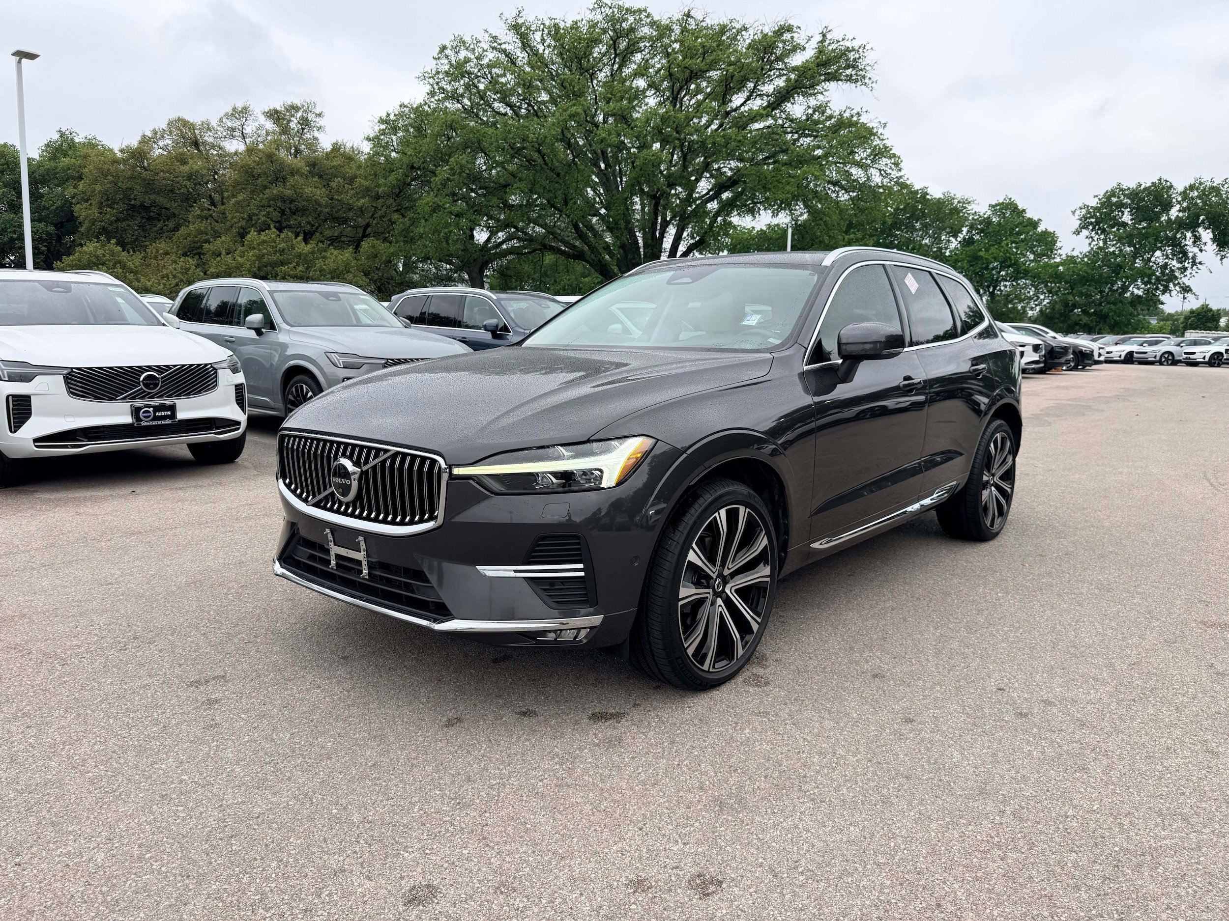 Certified 2023 Volvo XC60 B5 Ultimate w/ Protection Package Premier image 2