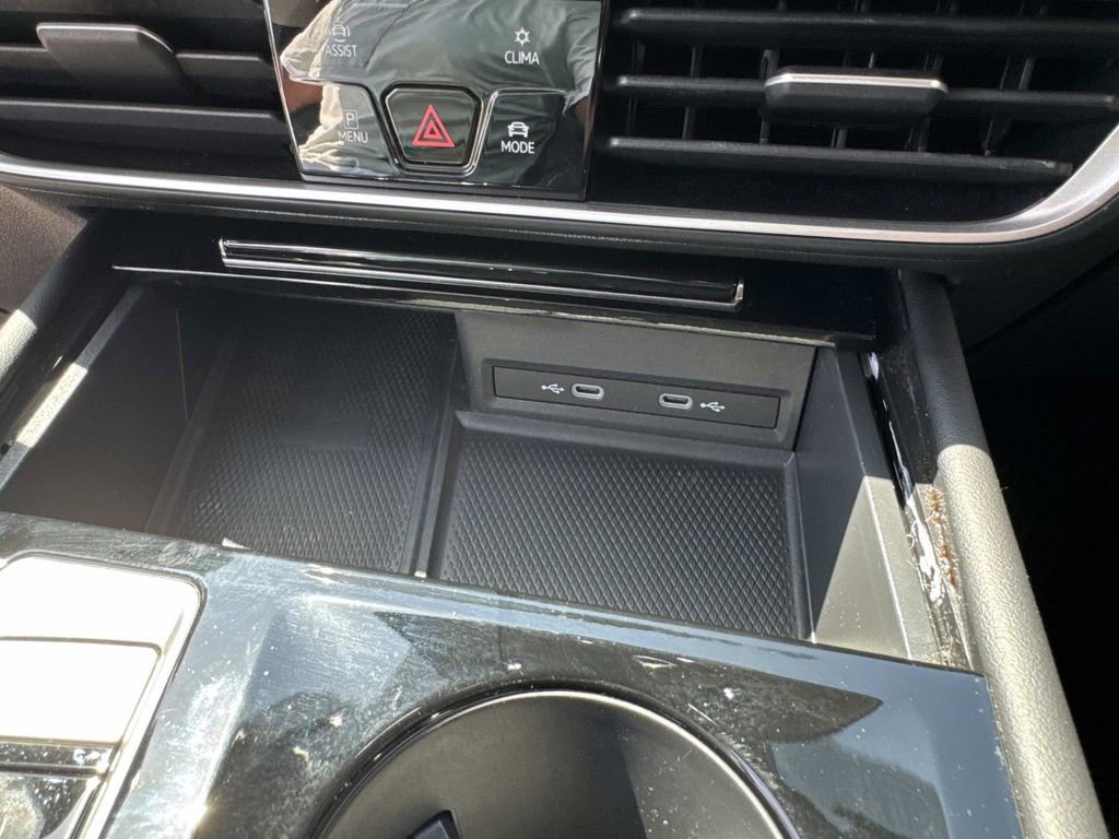 Used 2024 Volkswagen Atlas SE image 45