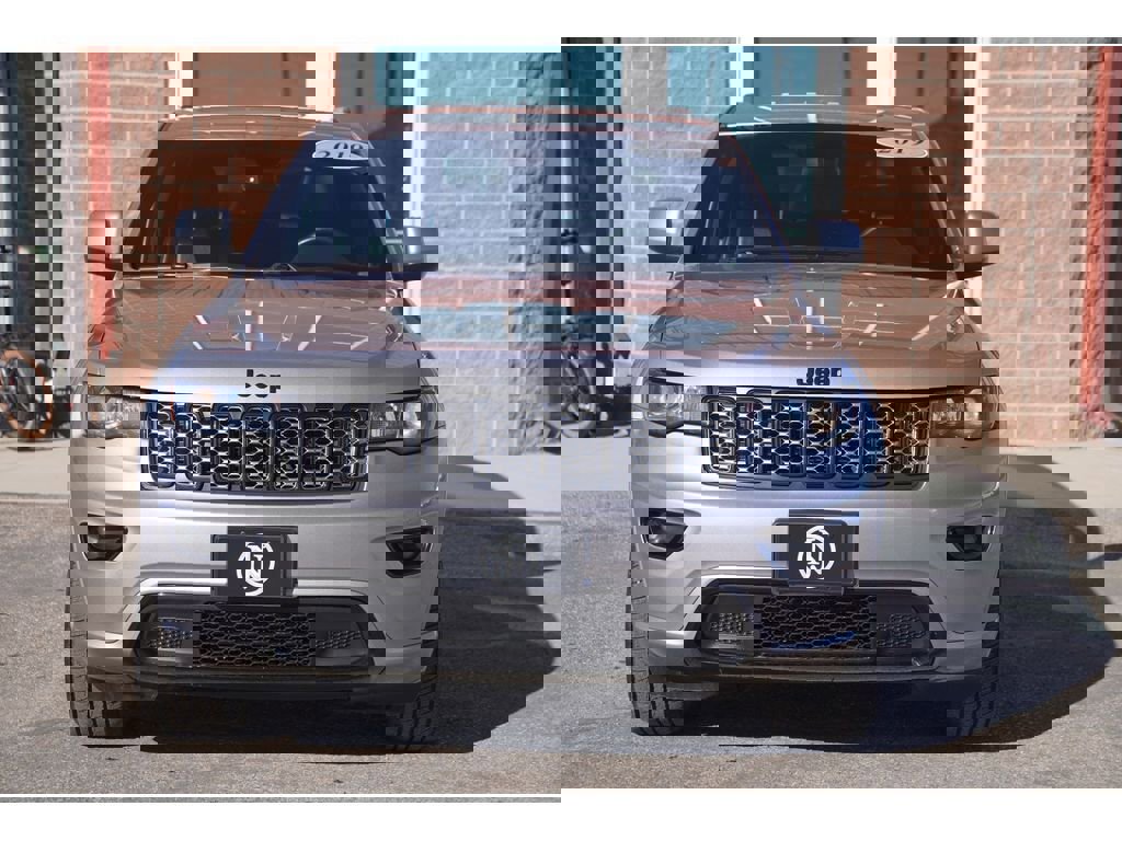 Used 2019 Jeep Grand Cherokee Altitude image 2