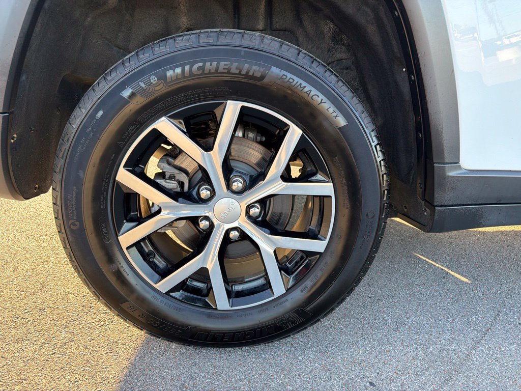 Used 2025 Jeep Grand Cherokee Limited AWD/4WD image 18