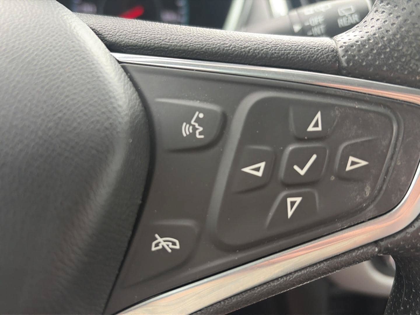 Used 2023 Chevrolet Equinox LS AWD/4WD image 13