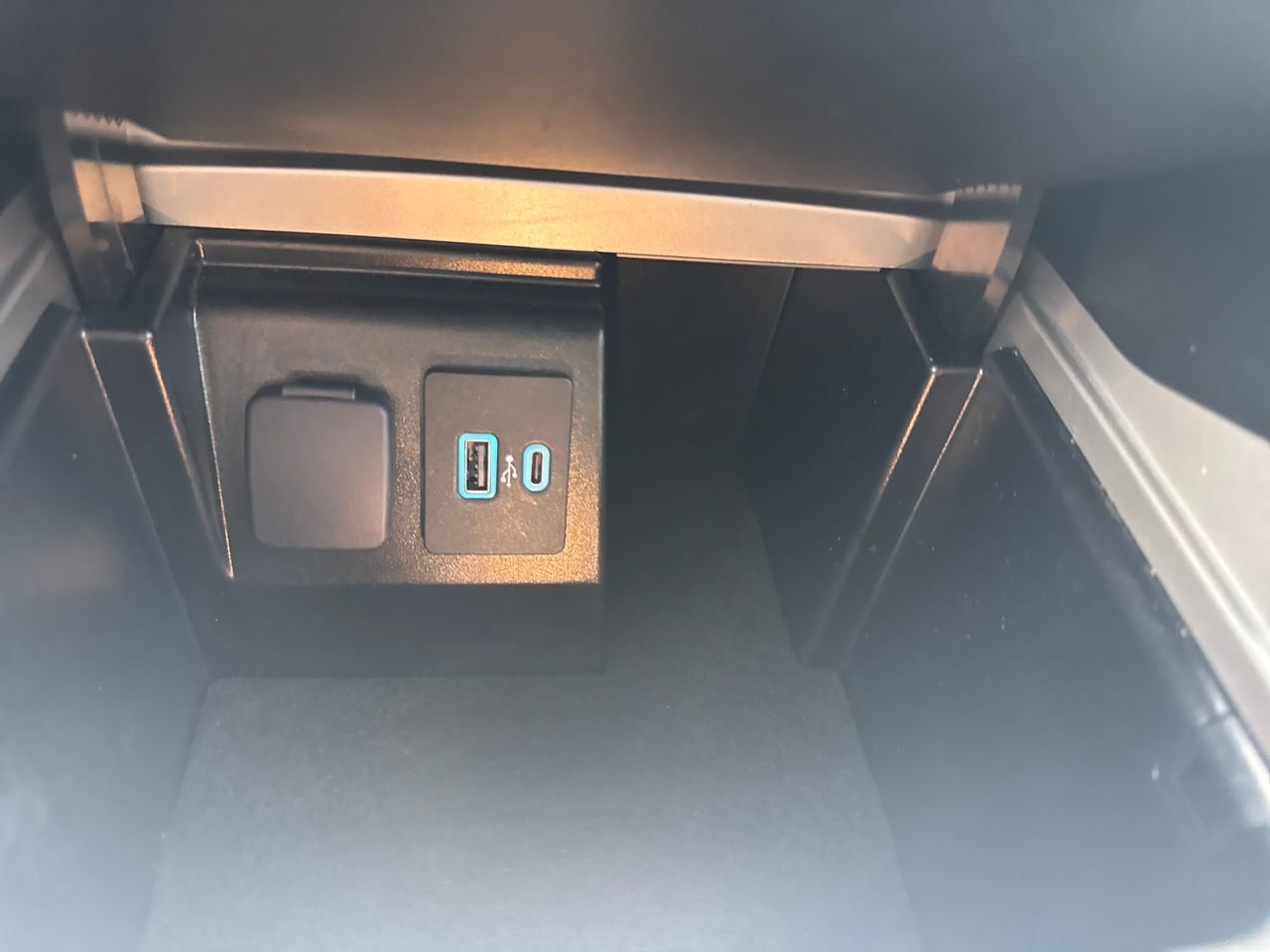 Used 2022 Ford Explorer Limited w/ Equipment Group 301A image 24