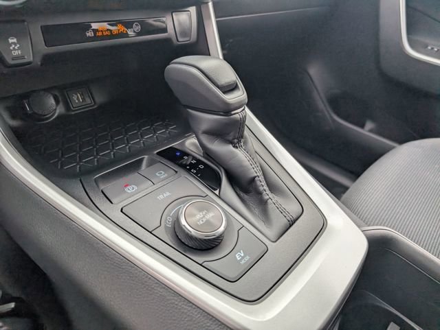 Used 2025 Toyota RAV4 LE image 23