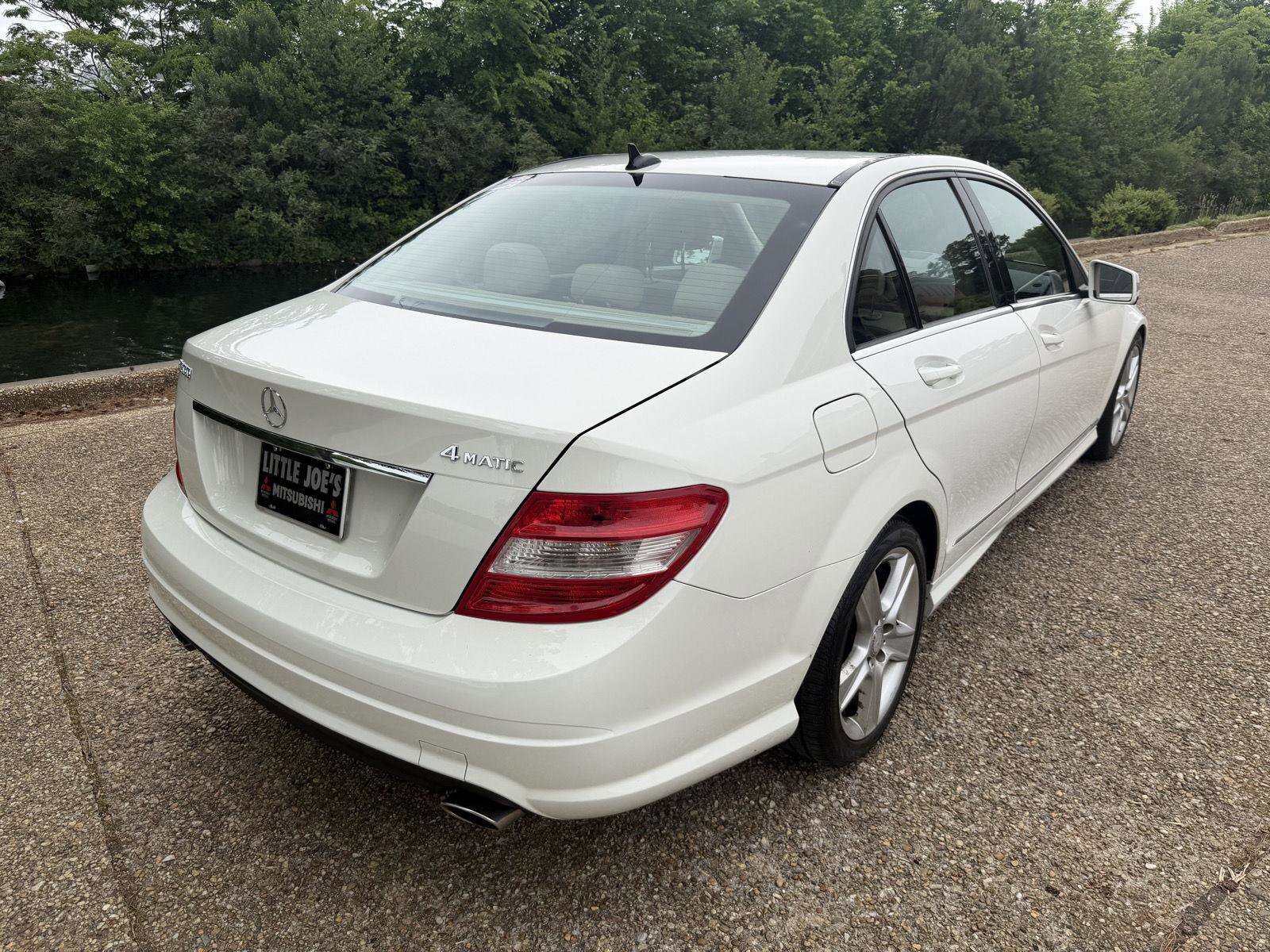 Used 2010 Mercedes-Benz C 300 4MATIC Sedan image 3
