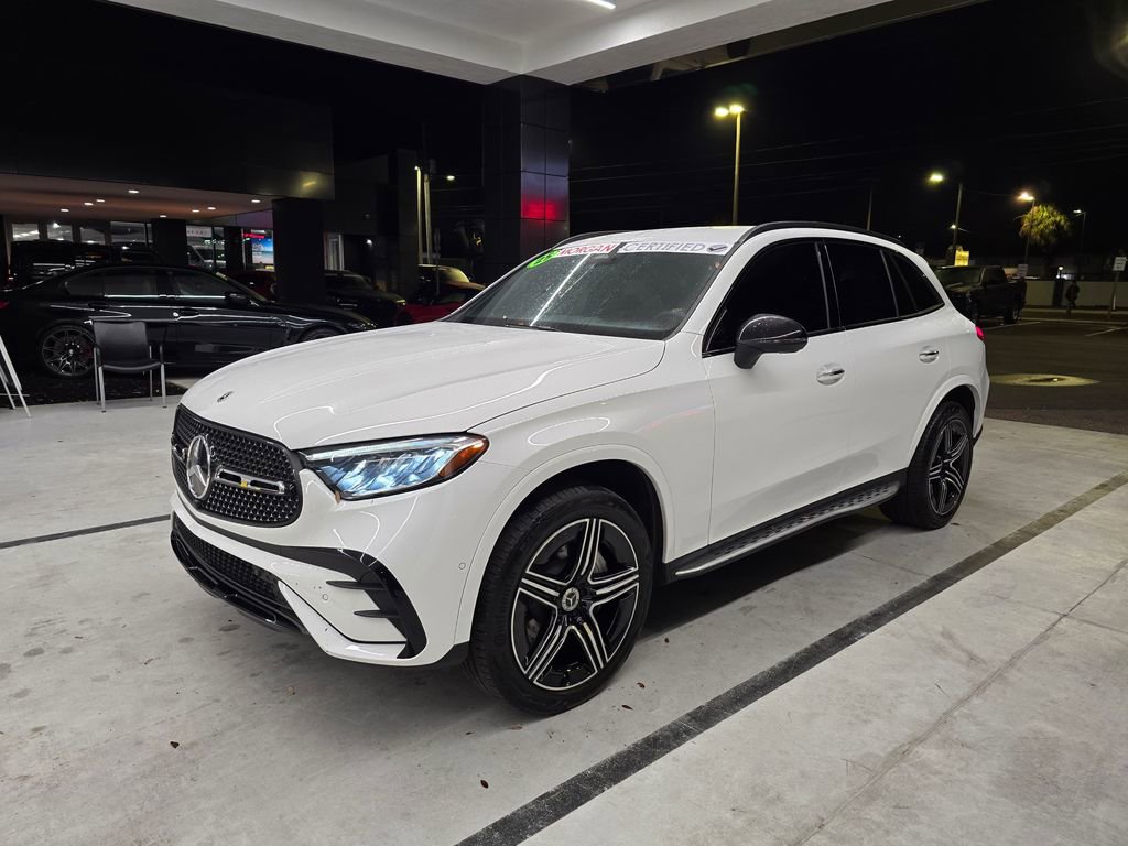 Used 2025 Mercedes-Benz GLC 300 4MATIC w/ AMG Line image 2