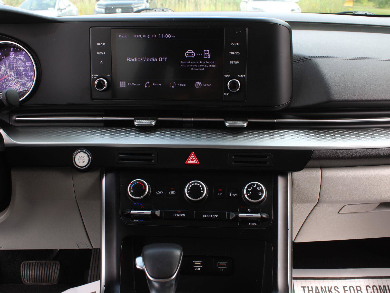 Used 2024 Kia Carnival LX FWD image 12