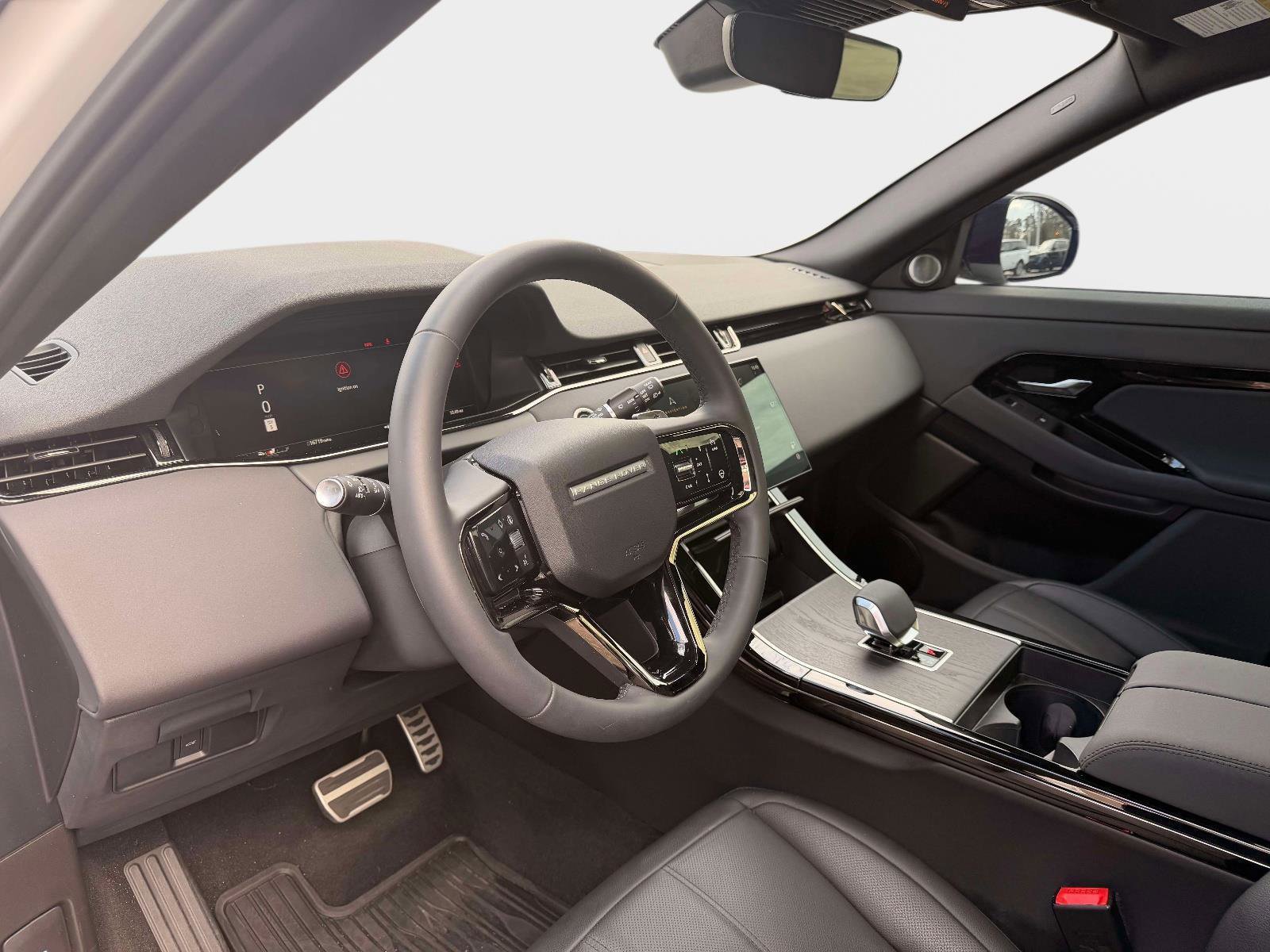 Used 2026 Land Rover Range Rover Evoque Dynamic SE image 11