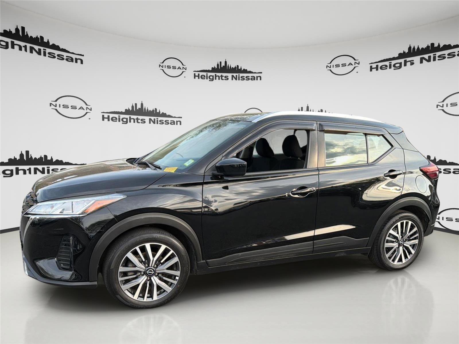 Used 2022 Nissan Kicks SV