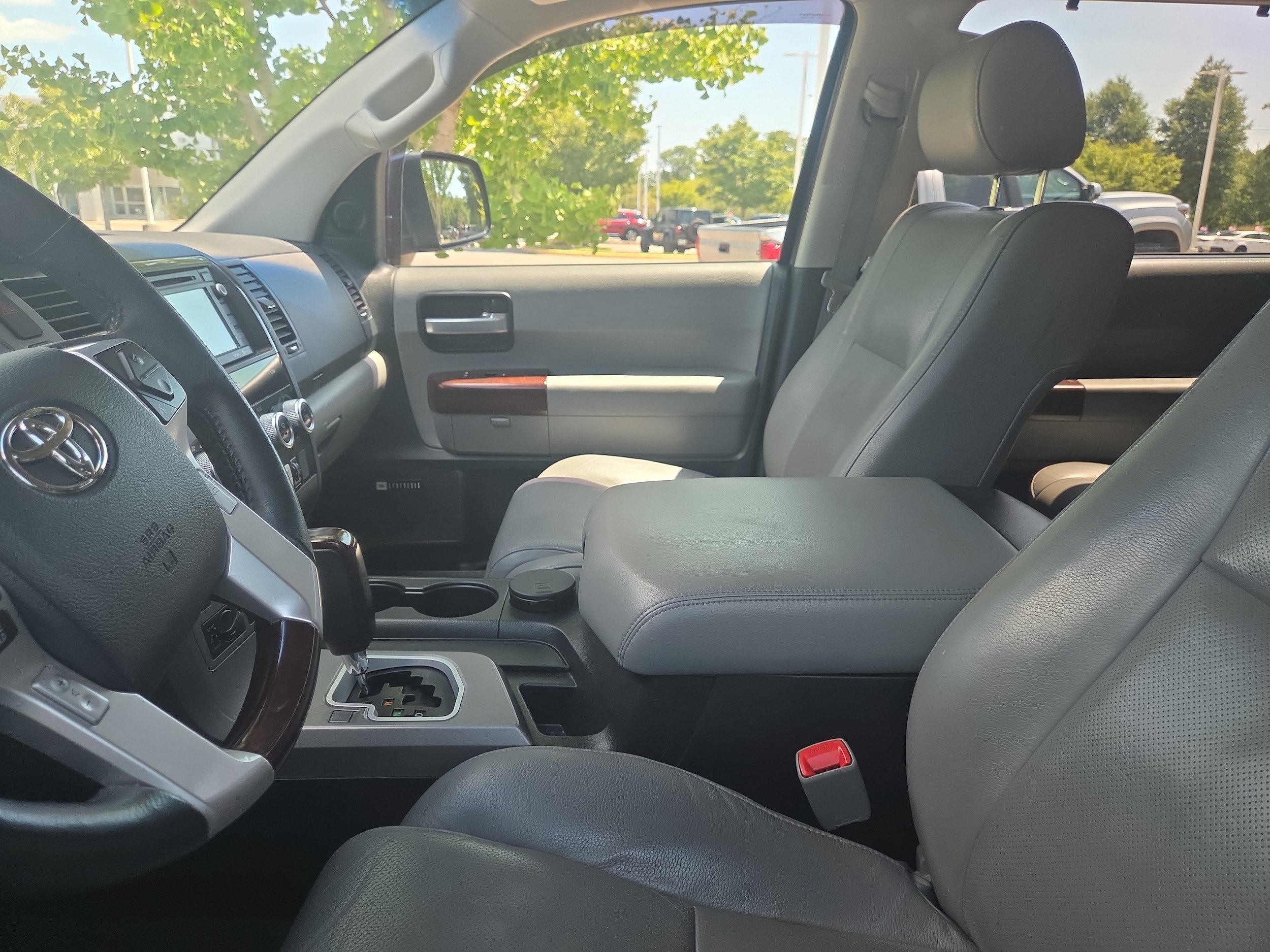 Used 2014 Toyota Sequoia Platinum AWD/4WD image 10