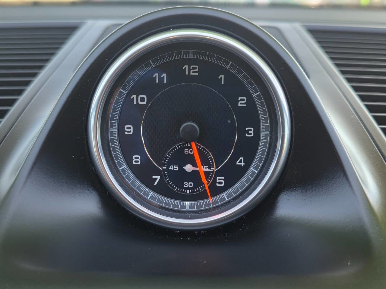 Used 2017 Porsche Macan Base AWD 4dr SUV image 40