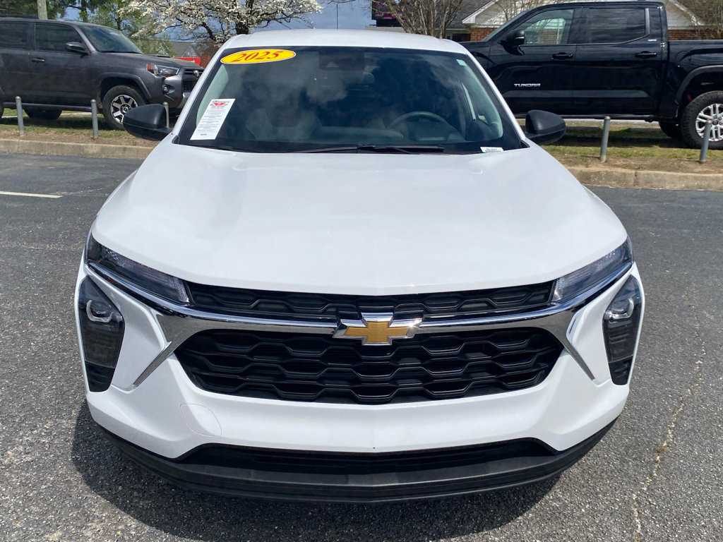 Used 2025 Chevrolet Trax LS image 15