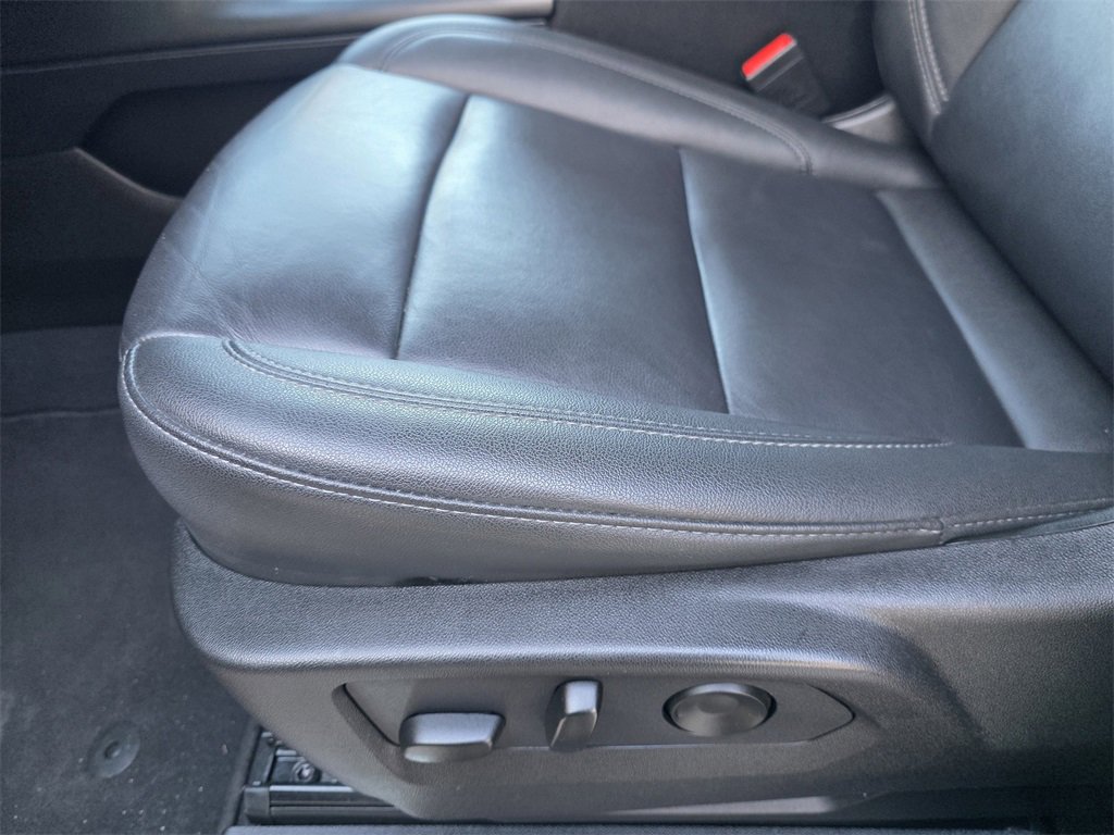 Used 2024 Chevrolet Suburban LT image 18