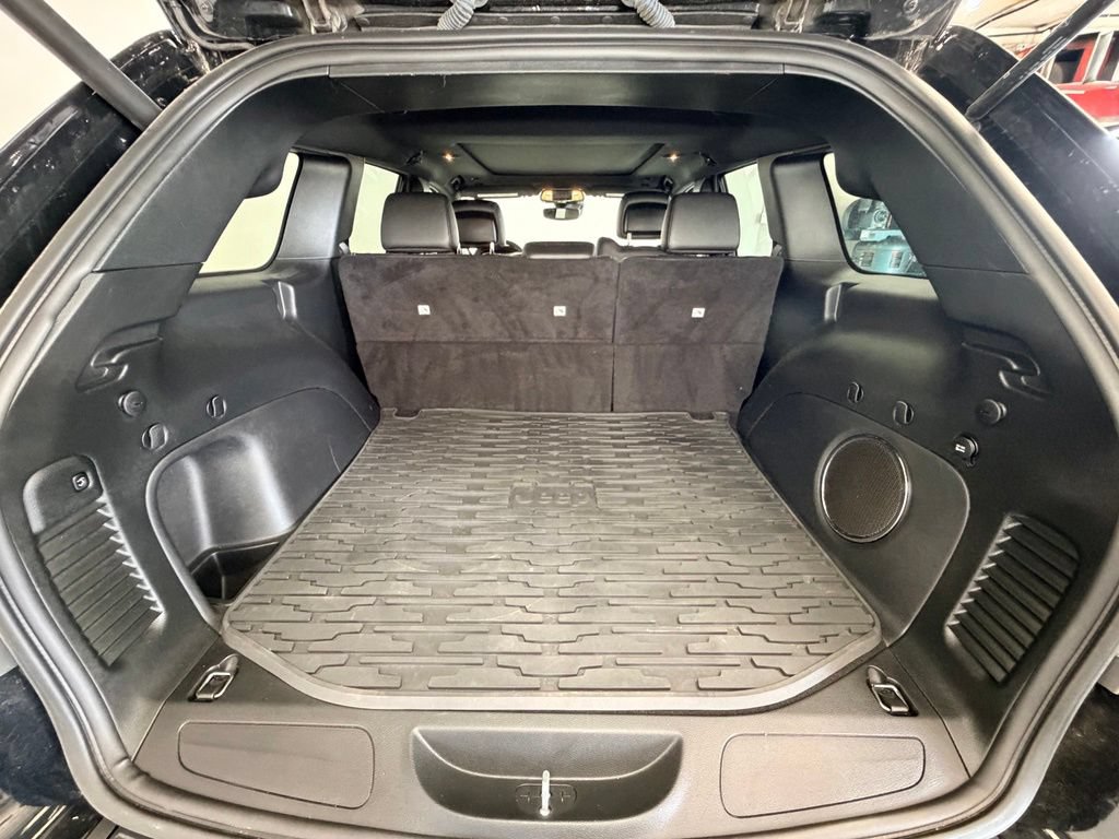 Used 2021 Jeep Grand Cherokee Limited AWD/4WD image 6