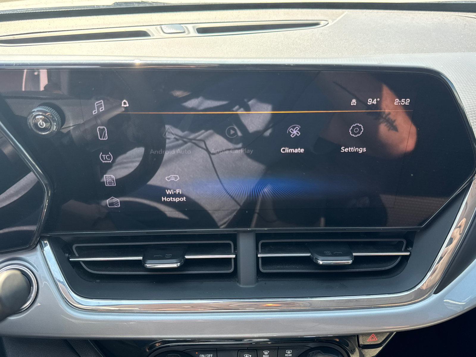 Used 2025 Chevrolet Trax LT FWD image 21