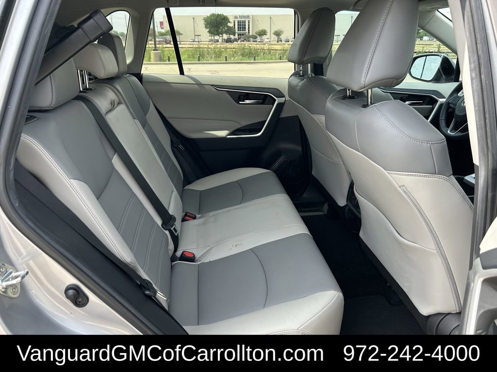 Used 2022 Toyota RAV4 XLE Premium image 30