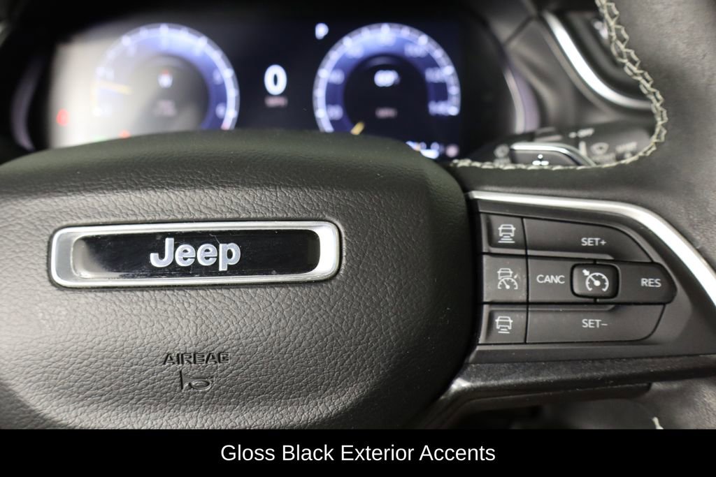 Used 2023 Jeep Grand Cherokee Altitude AWD/4WD image 10