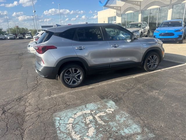 Used 2021 Kia Seltos LX image 7