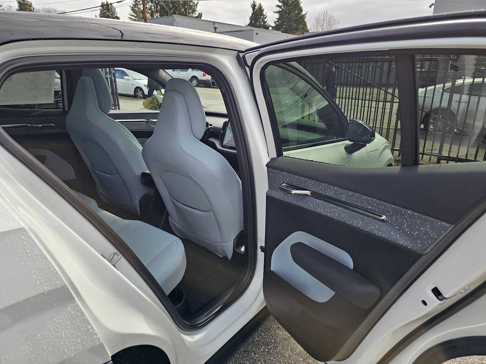 New 2025 Volvo EX30 Ultra w/ Protection Package Premier AWD/4WD image 12