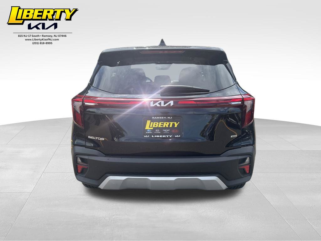 Used 2024 Kia Seltos LX AWD/4WD image 5