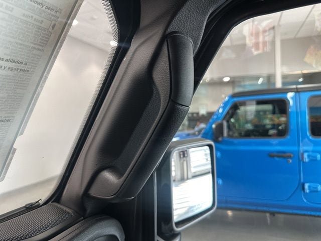 New 2025 Jeep Wrangler Willys AWD/4WD image 33