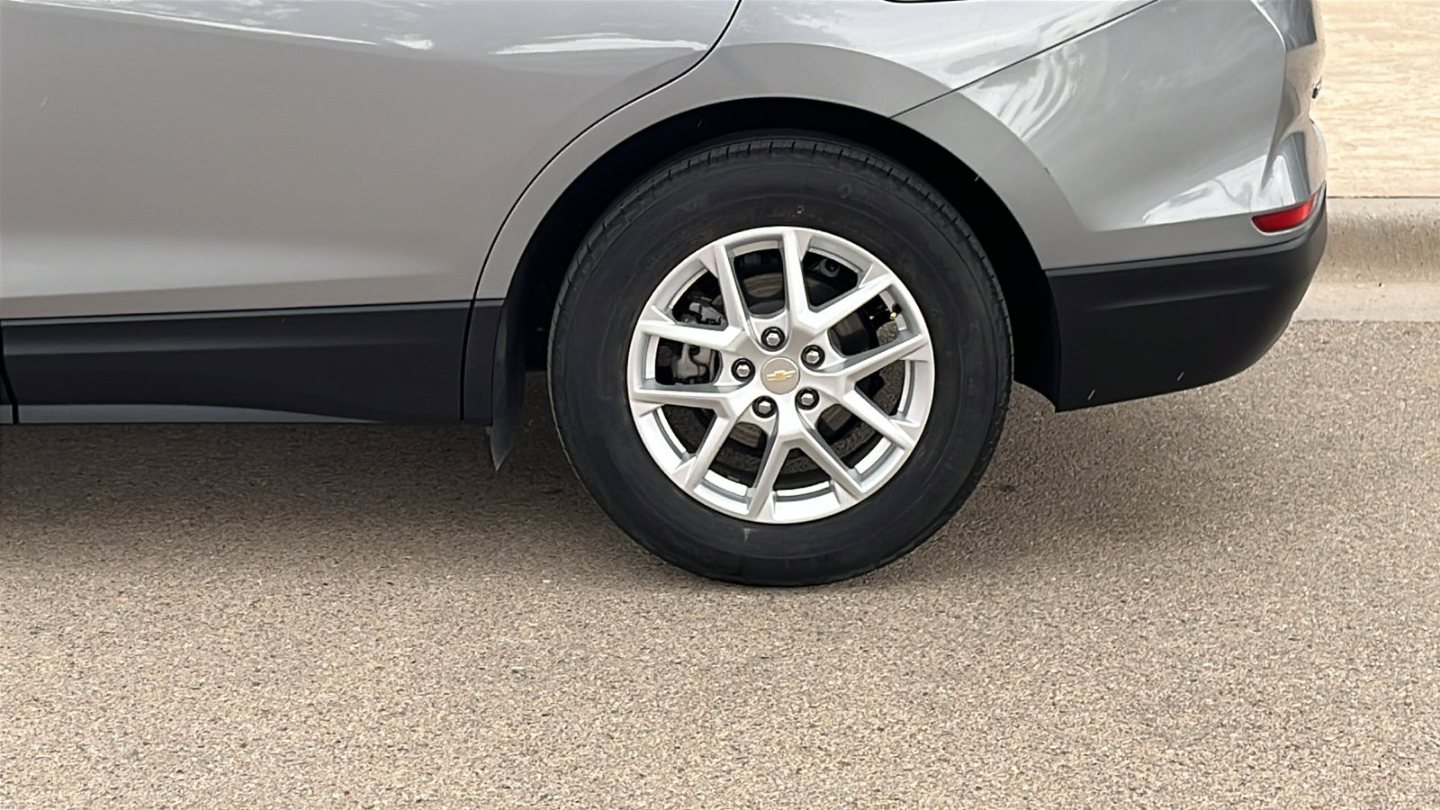 Used 2024 Chevrolet Equinox LS w/ LS Convenience Package FWD image 5