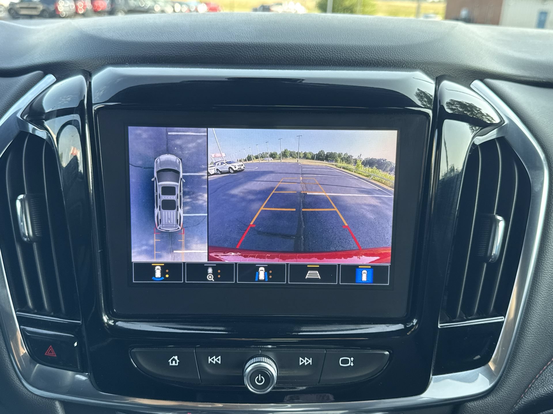 Certified 2023 Chevrolet Traverse RS w/ LPO, Floor Liner Package AWD/4WD image 17