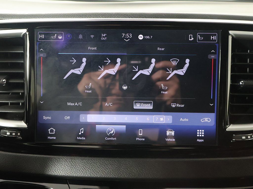 Used 2025 Chrysler Pacifica Select image 43