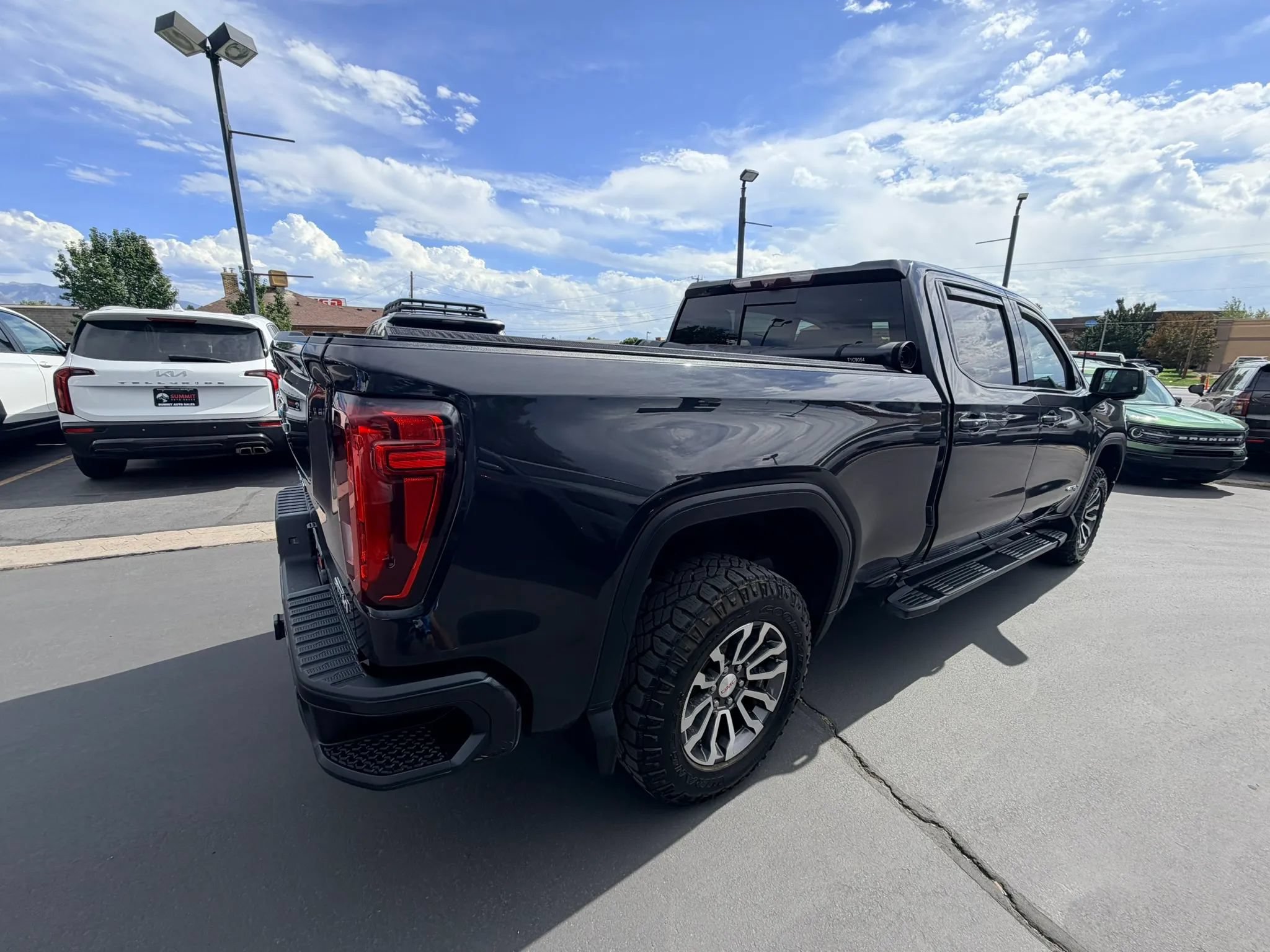 Used 2020 GMC Sierra 1500 AT4 w/ AT4 Premium Package AWD/4WD image 4