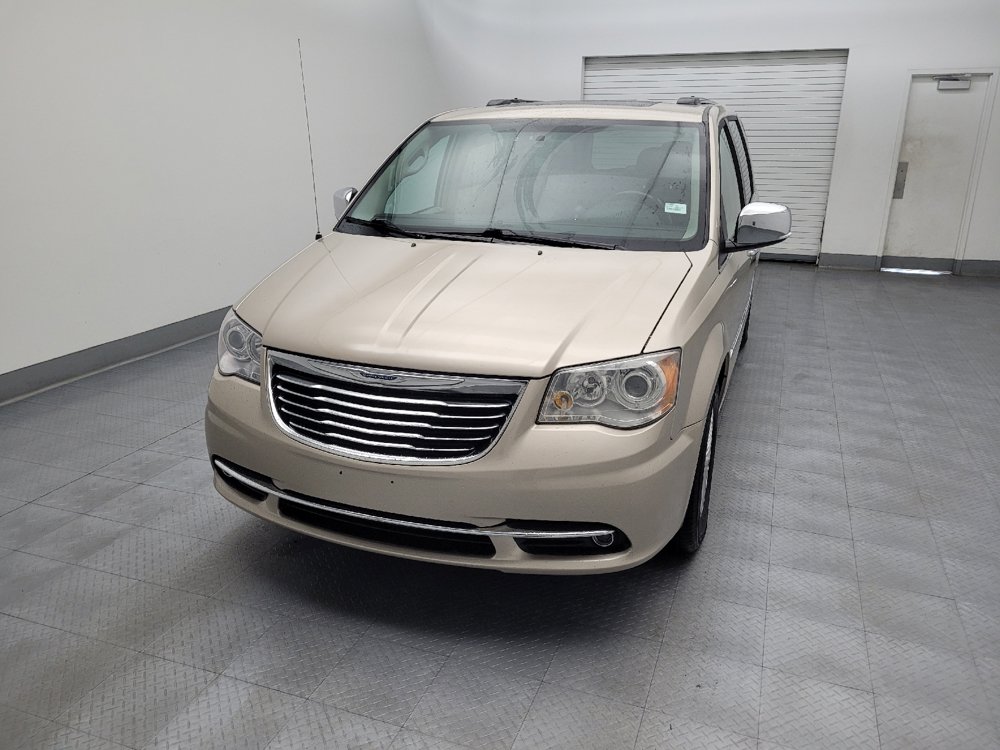 Used 2014 Chrysler Town & Country Limited w/ Luxury Group FWD image 15