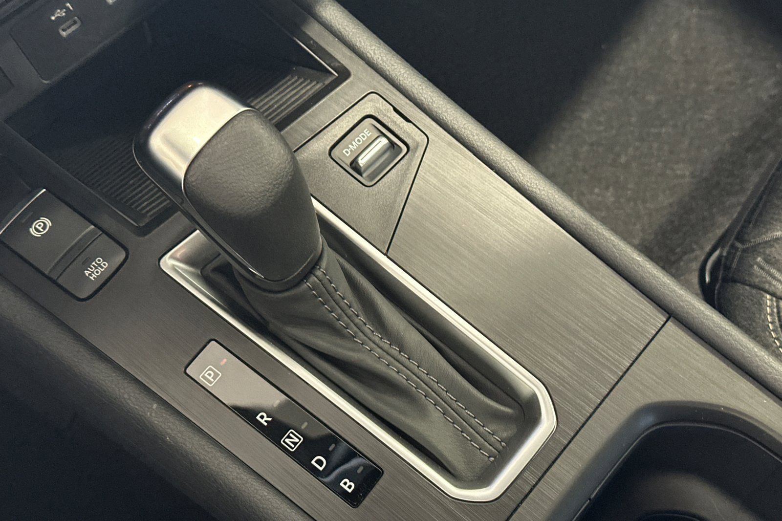 New 2026 Nissan Kicks SV w/ Charging Package image 18