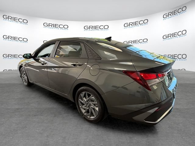 Used 2024 Hyundai Elantra SEL FWD image 9