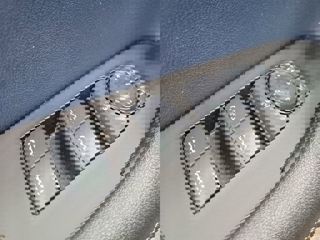 Certified 2025 Chevrolet Blazer RS image 19