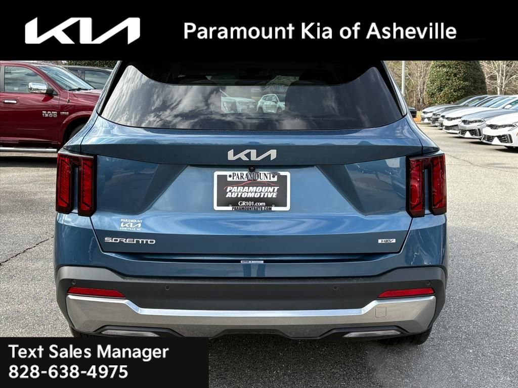 Certified 2025 Kia Sorento EX image 5