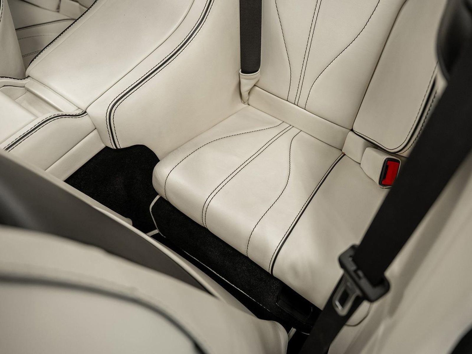 Used 2015 Aston Martin DB9 Volante image 41