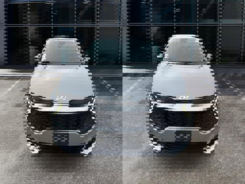 Used 2024 Kia Sportage LX image 2