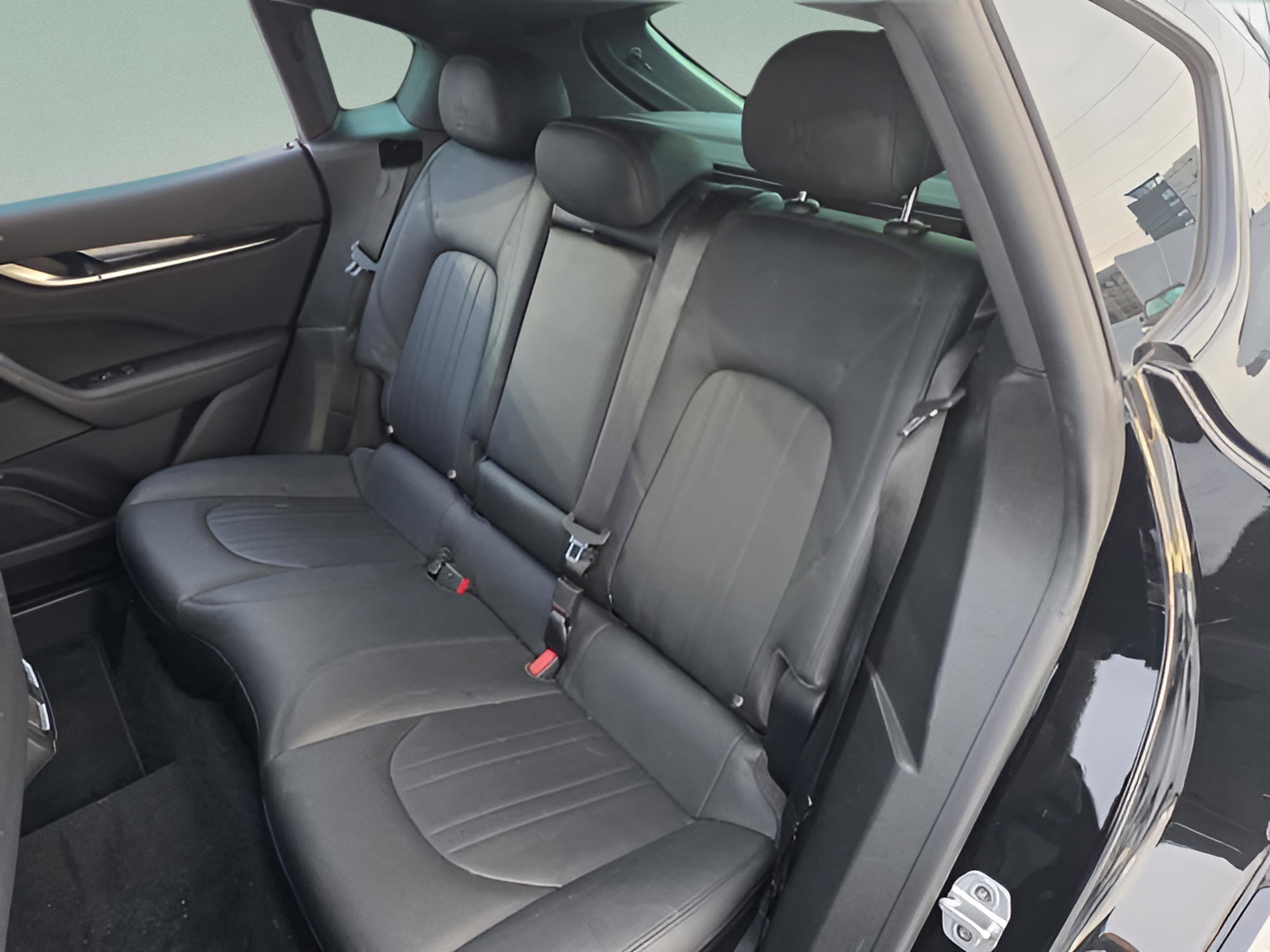 Used 2018 Maserati Levante image 23