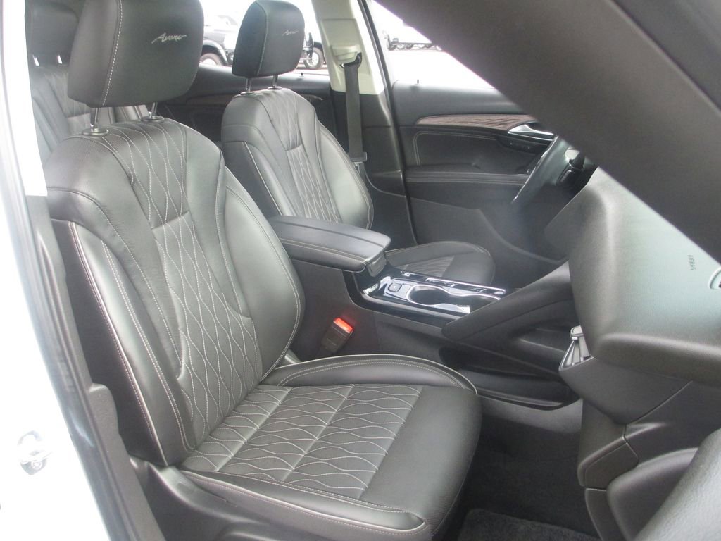 Used 2022 Buick Envision Avenir w/ Technology Package II FWD image 24