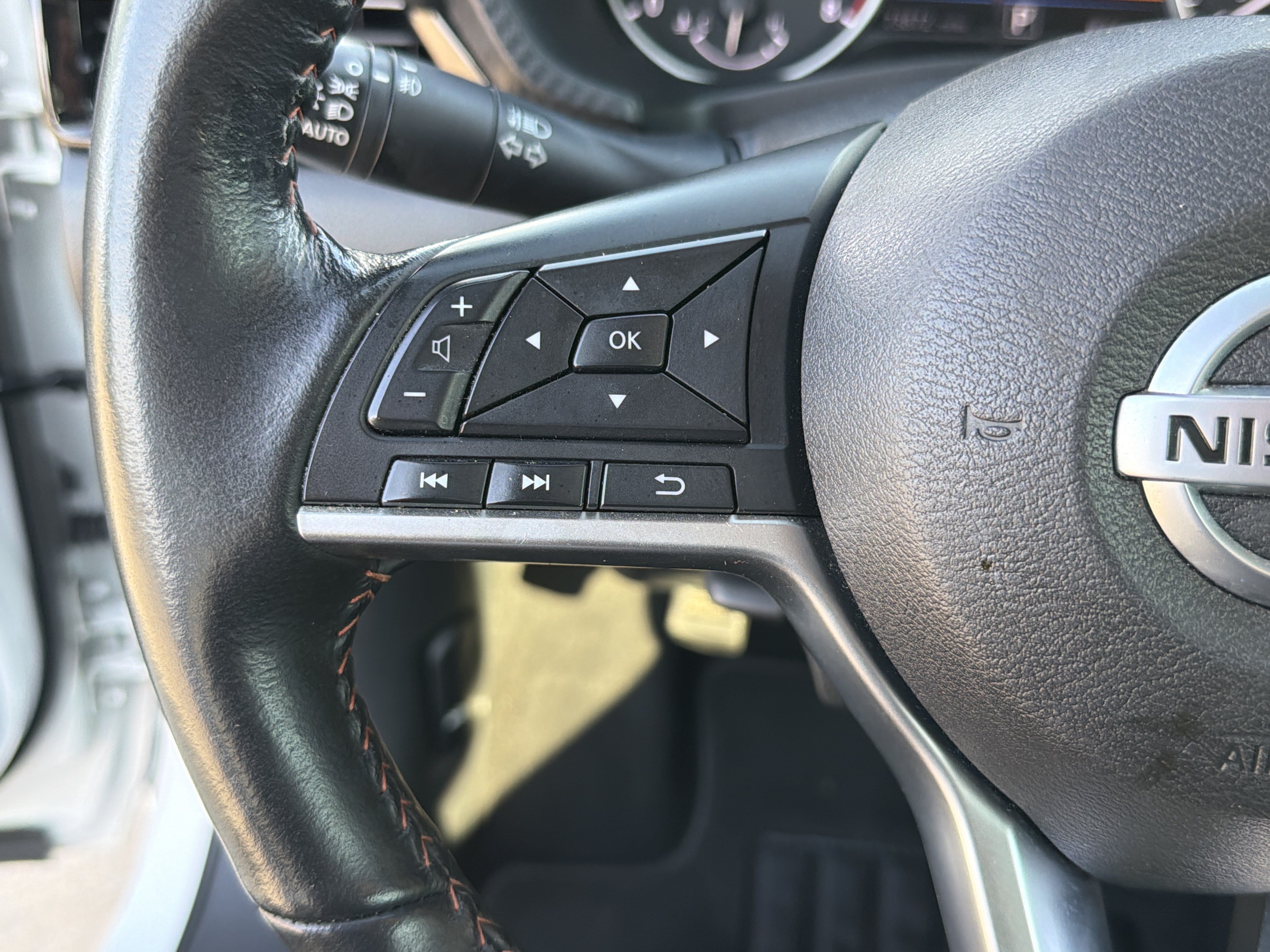 Used 2022 Nissan Sentra SR w/ SR Premium Package FWD image 19