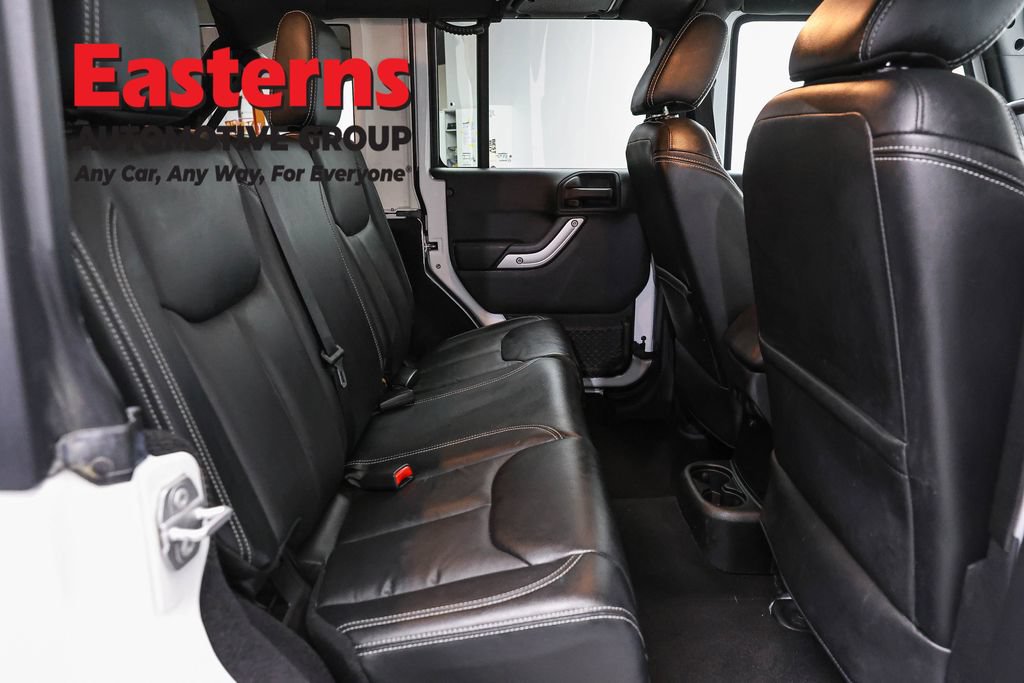 Used 2015 Jeep Wrangler Unlimited Sahara w/ Connectivity Group AWD/4WD image 24